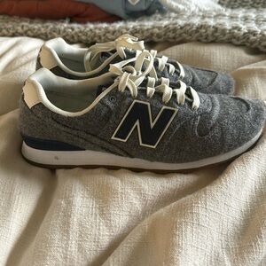 New Balance tennis shoes